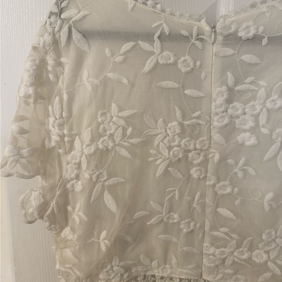 Elegant White Lace Maxi Dress - Picture 5 of 7